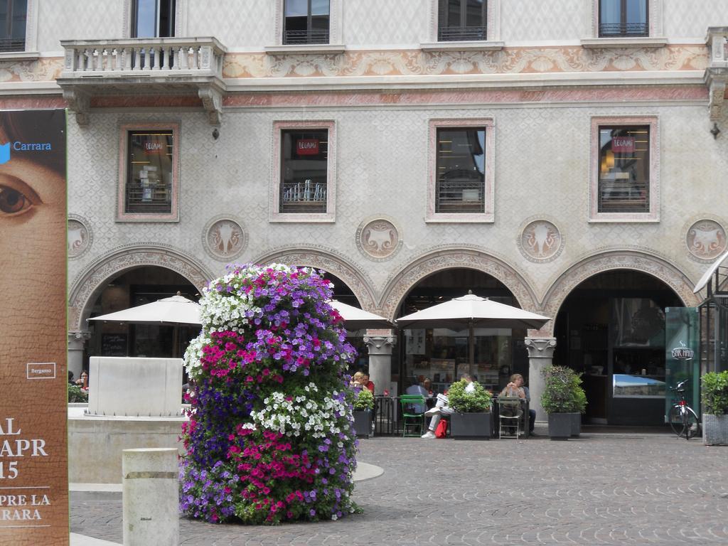 Apartment Bergamo Centro Storico Exteriör bild